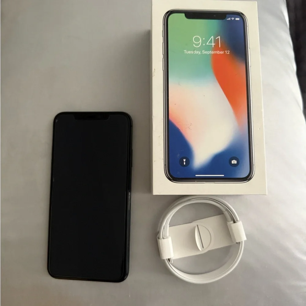 Apple iPhone 11 Pro Max 256gb with Accessories - midnight green